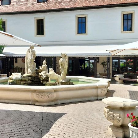 Hotel Medieval Alba Iulia Exteriör bild