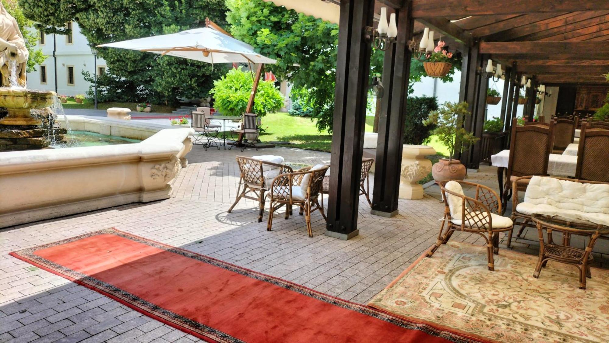 Hotel Medieval Alba Iulia Exteriör bild