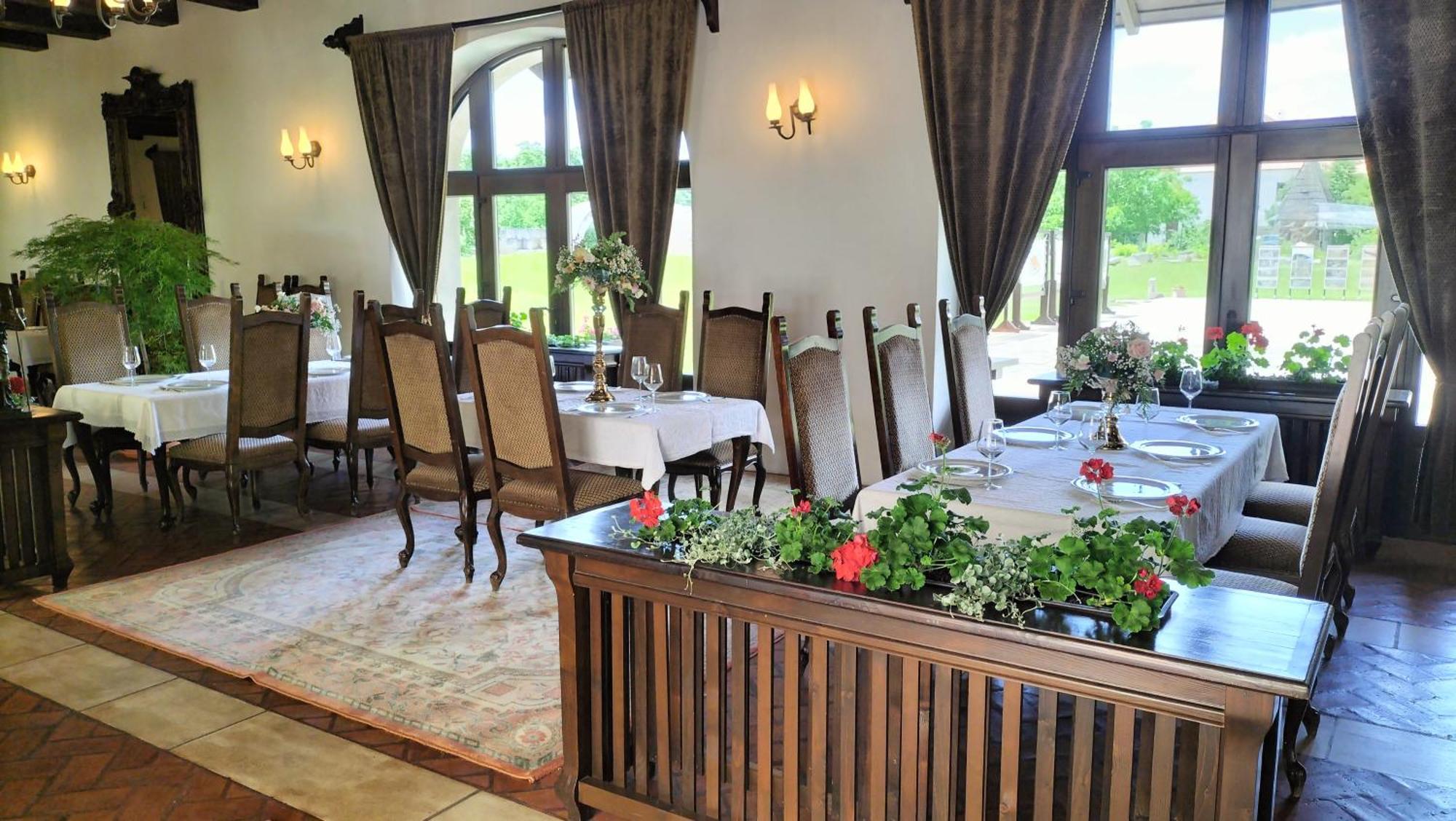 Hotel Medieval Alba Iulia Exteriör bild